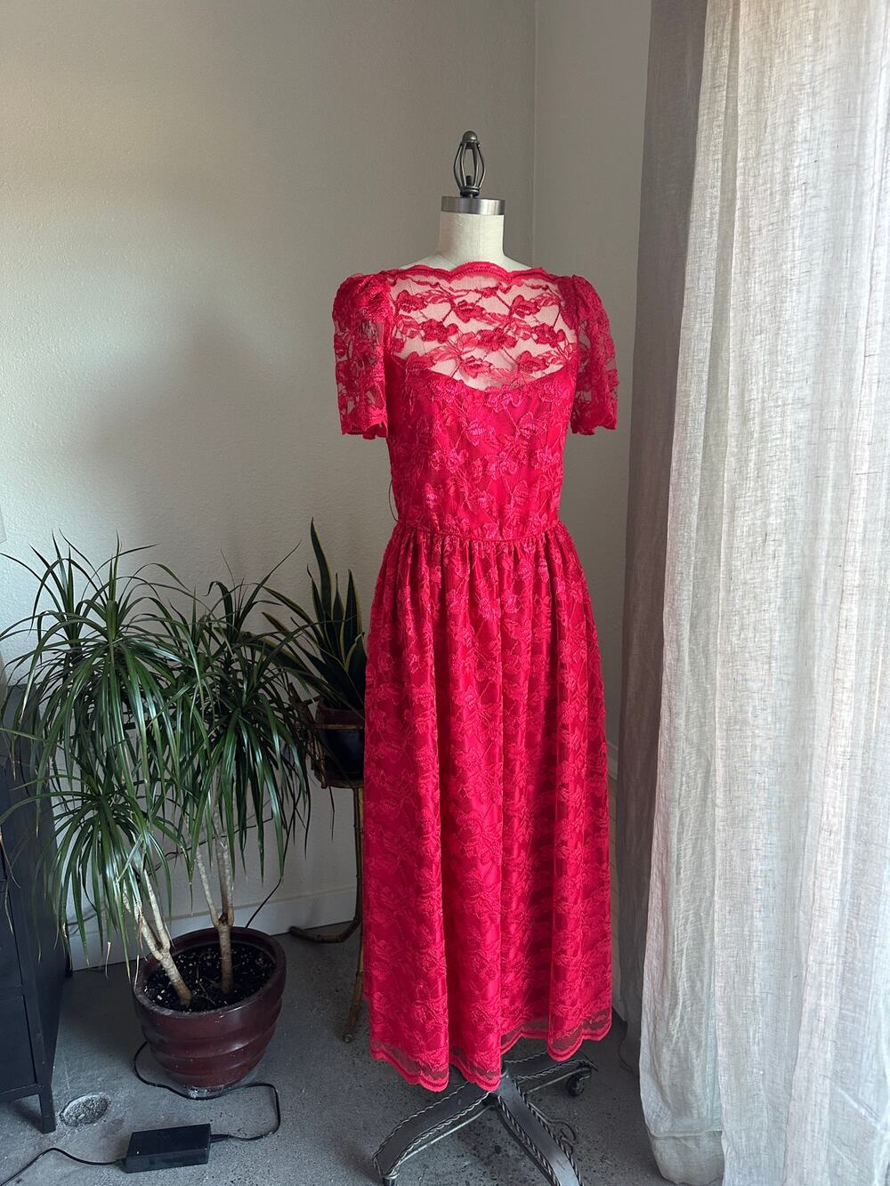 Vintage Women's Medium Dress Red Lace Sheer Overlay Puff Sleeve Romantic Formal